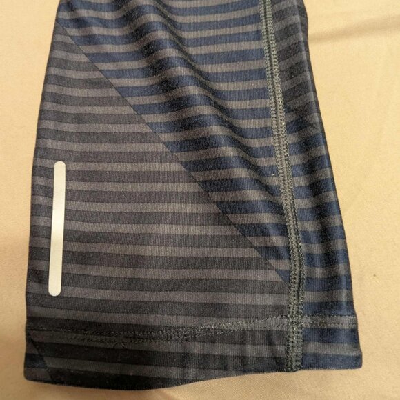 Nike Dri Fit Capri Leggings Size XS Black & Blue Horizontal Stripes 503476-437 - Picture 7 of 12